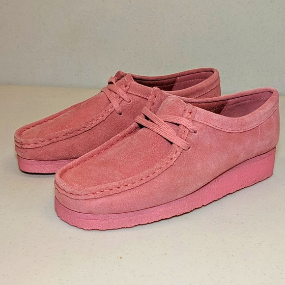 pink wallabees